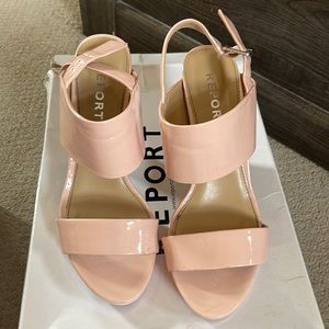 Perfect comfy block heel. Size 8 but fits 7-8